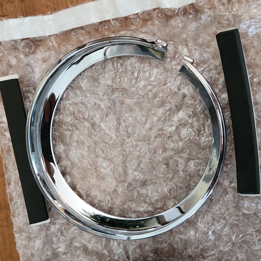 Original Harley Davidson Passing Lamp Chrome trim rings - Picture 3 of 4